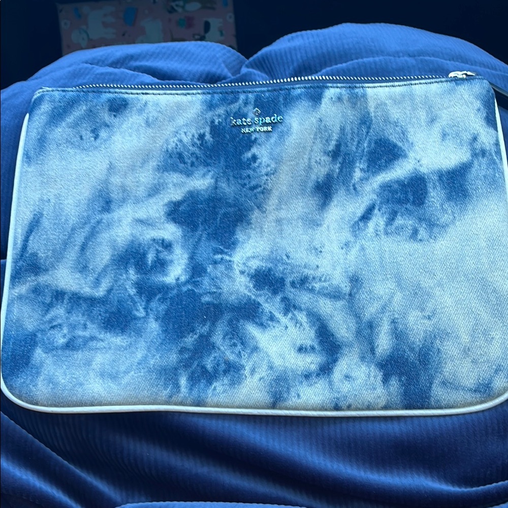 Elegant Blue Zipper Clutch